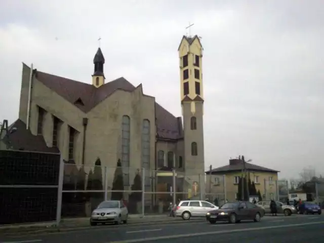 Nowa rzeszowska parafia została wydzielona z parafii św. Józefa Kalasancjusza.