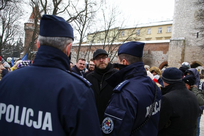 W Krakowie odbył się protest przeciwko obostrzeniom...