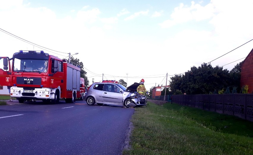 Gmina Pogorzela. Auta zderzyły się na prostym odcinku drogi [ZDJĘCIA] 