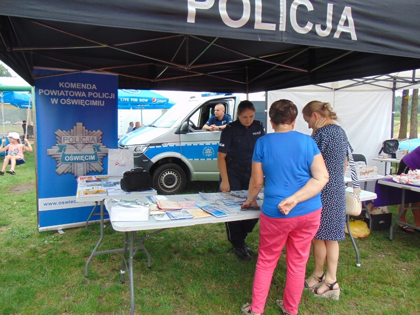 Policjanci promowali bezpieczeństwo podczas charytatywnego...