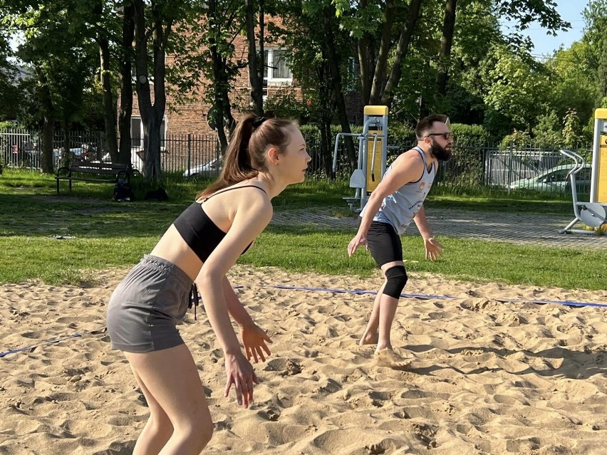 Turniej siatkówki plażowej mixtów z MOSiR w Radomsku