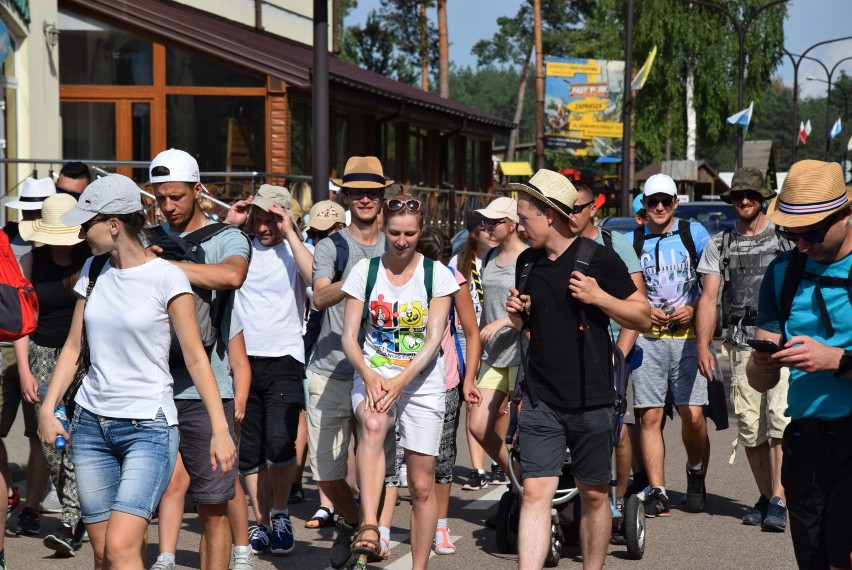 39. Pielgrzymka Różanostocka 2019. Pierwszy dzień drogi pątników. Przystanek w Świętej Wodzie (zdjęcia)