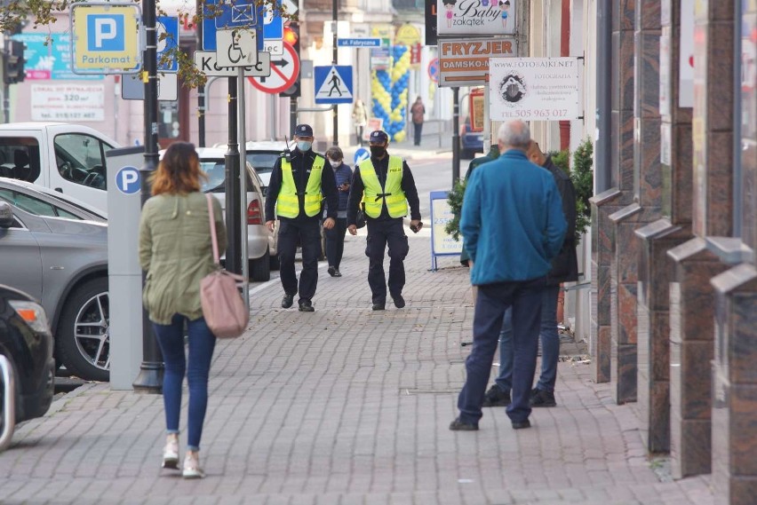 Policja w Kaliszu: Prawie 150 mandatów za brak maseczki....