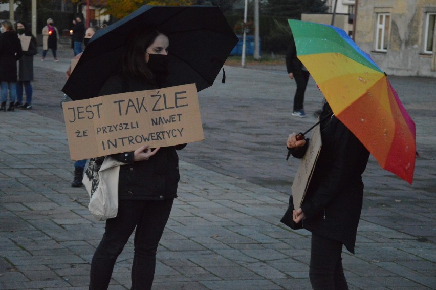 Milczący protest Kobiet w Brzesku, 31.10.2020