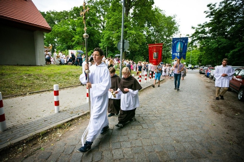 Boże Ciało w Szczecinie. Procesja przeszła ulicami miasta [ZDJĘCIA]