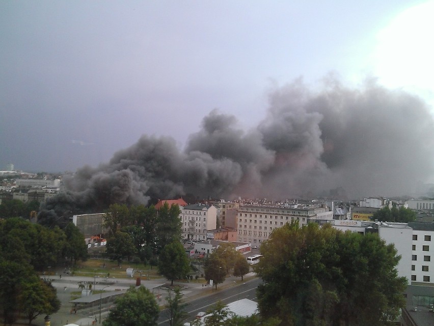 Pożar Supersam Katowice. Pożar w centrum miasta [ZDJĘCIA]