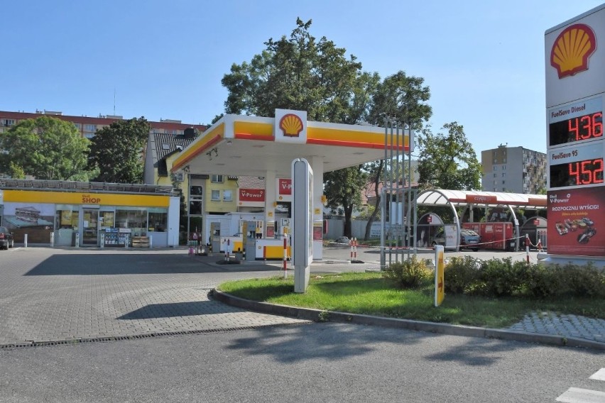 Stacja paliw Shell przy skrzyżowaniu Sandomierskiej i...