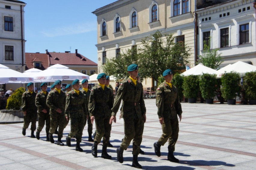 Uczniowie klasy wojskowej z ZSO nr 2 podczas zawodów w...