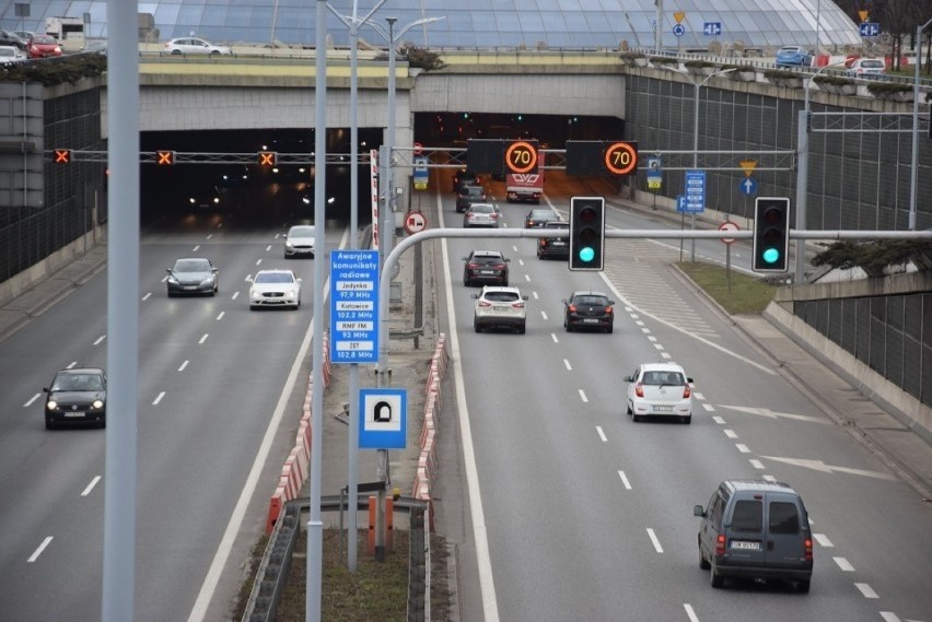 Tunel w Katowicach jest zablokowany po wypadku na wyjeździe...