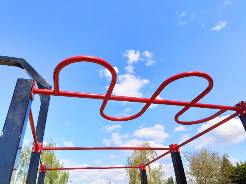 Strefa street workout przy basenie w Kościanie