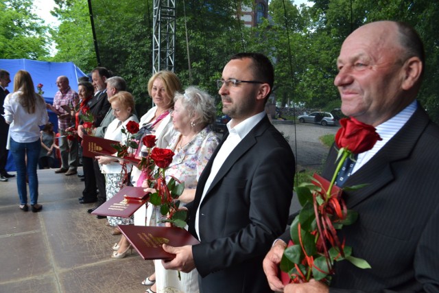 Wojciech Demko (drugi od prawej) w trakcie uroczystości wręczenia medali "Za zasługi dla powiatu sztumskiego"
