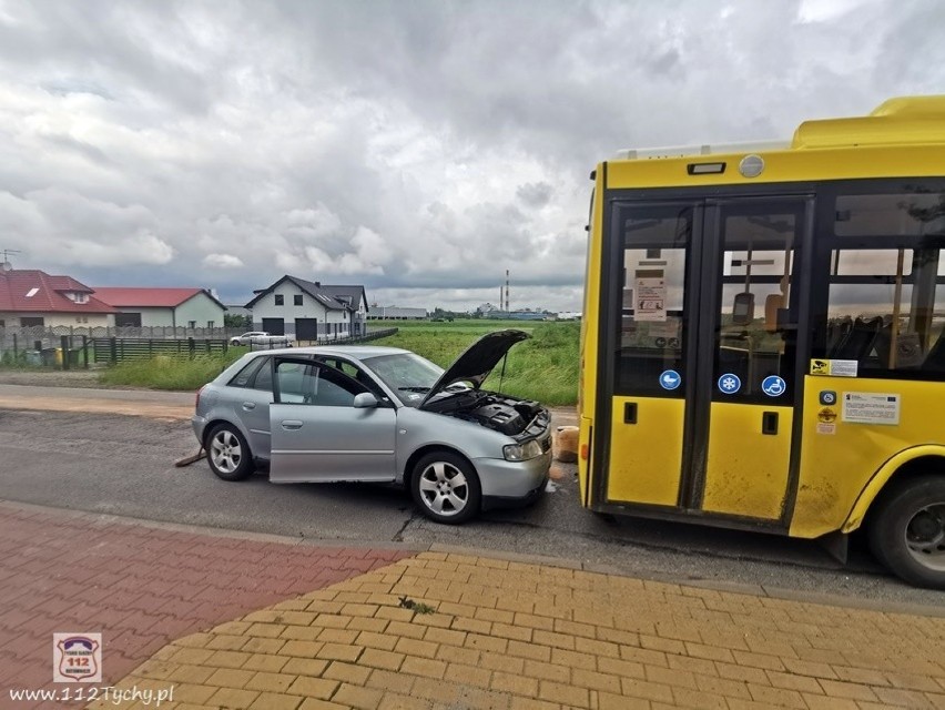 Audi wjechało w tył autobusu