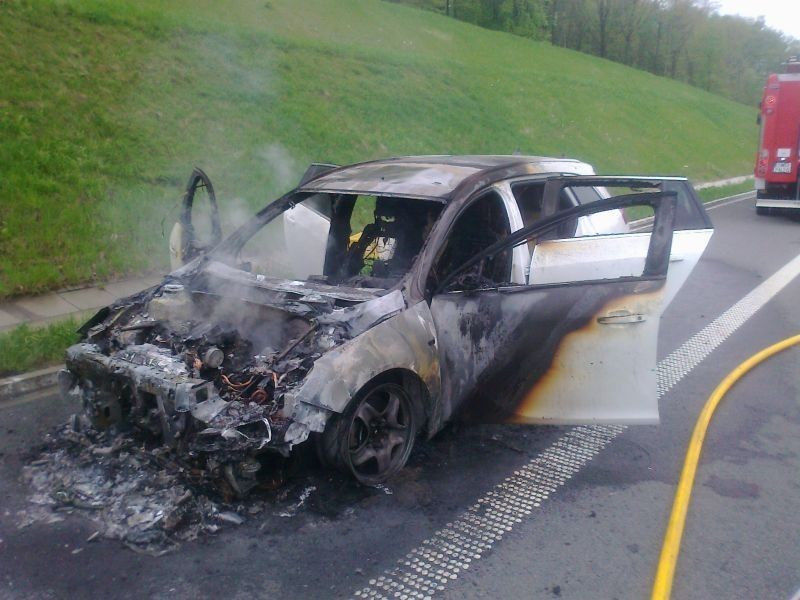 Autostrada A1: Spłonął opel insygnia