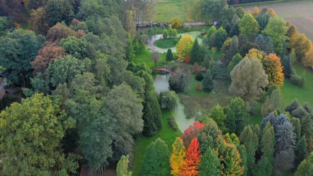 Europejskie Centrum Muzyki w Lusławicach sąsiaduje z pięknym dworem oraz okalającym go parkiem i arboretum, w którym Krzysztof Penederecki mieszkał, tworzył i pracował