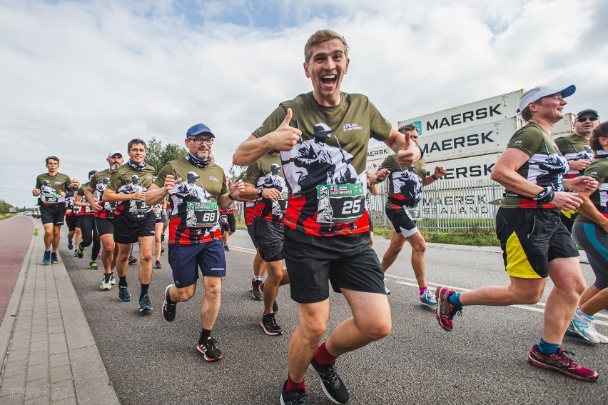 Bieg Westerplatte 2020. Stu biegaczy pokonało dystans 10 km. Wciąż trwają zapisy do wirtualnego biegu, w którym jest 1500 osób [ZDJĘCIA]