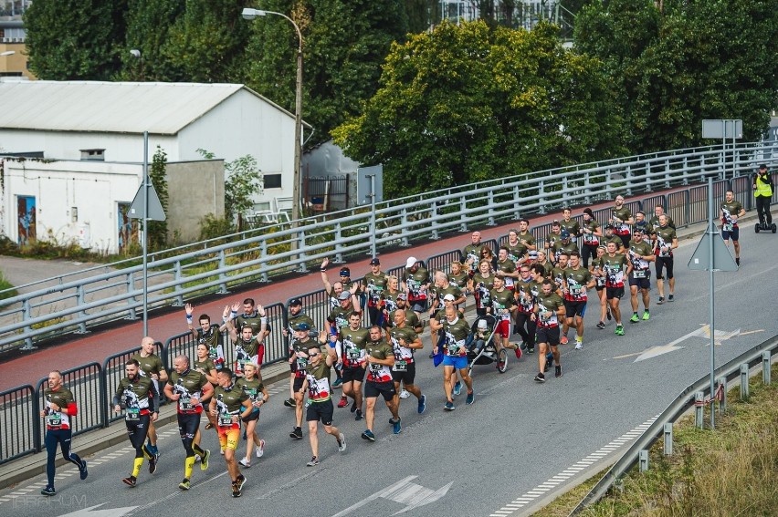 Bieg Westerplatte 2020. Stu biegaczy pokonało dystans 10 km. Wciąż trwają zapisy do wirtualnego biegu, w którym jest 1500 osób [ZDJĘCIA]
