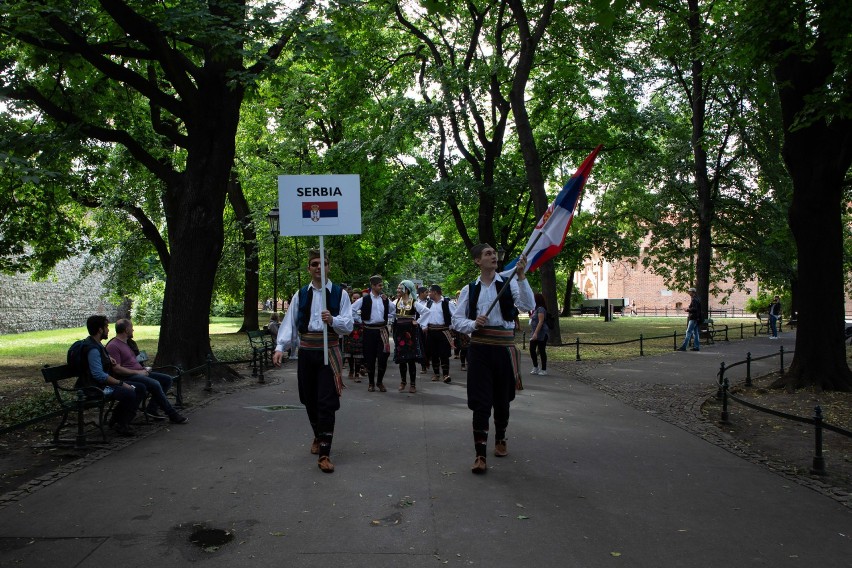 Kraków. Zespoły folk zjechały do centrum Krakowa z całego świata