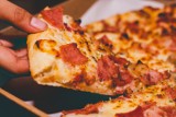 W tych miejscach w Tarnowie zdaniem internautów zjesz pyszną pizzę. Oto lokale i restauracje, które polecają. TOP 10