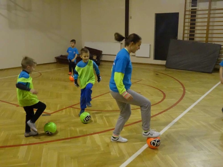 Trening szkółki piłkarskiej dla dzieci GOOOL