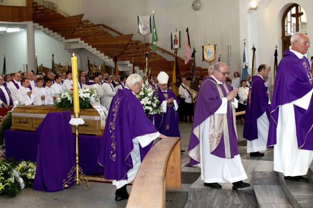 Msza żałobna za zmarłego ks. Janusza Górskiego odbyła się w kościele NMP Matki Kościoła na Helence