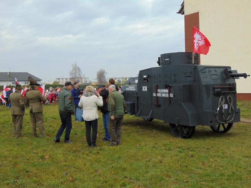 W Szkole Podstawowej w Budzyniu odbył się happening historyczny (ZDJĘCIA)