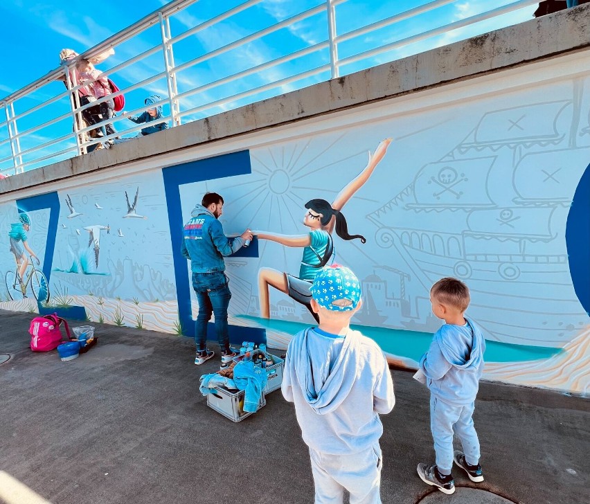 Cukin w Kołobrzegu. Na zlecenie miasta artysta stworzył murale na molo i w skate parku