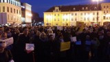 Milczący protest kobiet na Starym Rynku w Bydgoszczy [zdjęcia, wideo]
