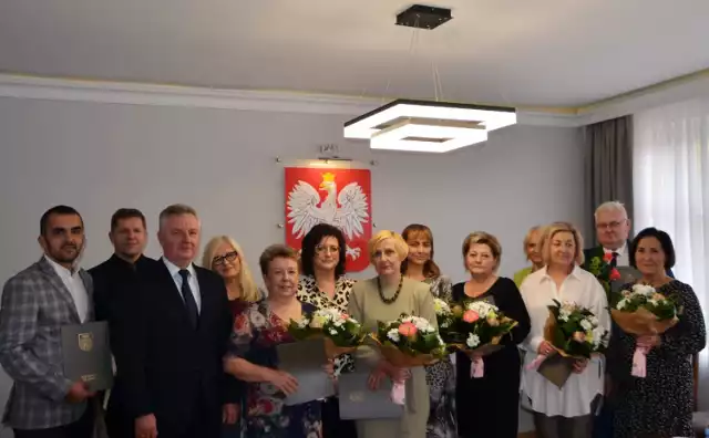 Burmistrz Błaszek Piotr Świderski nagrodził nauczycieli