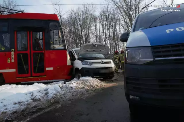 Zderzenie tramwaju i samochodu osobowego w Świętochłowicach