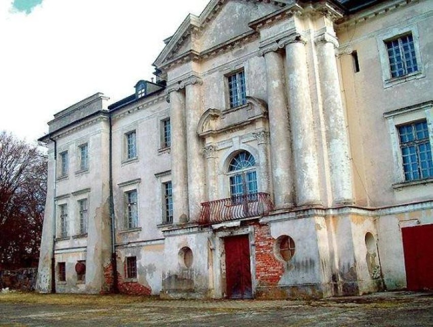 Tak wyglądał pałac w Komierowie przed jego odrestaurowaniem
