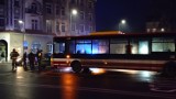 Wypadek w Dzierżoniowie na ul. Kopernika. Zderzyły się dwie osobówki i autobus