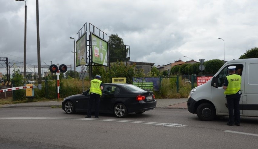 Akcja „Bezpieczny piątek”. Policjanci oraz pracownicy kolei uświadamiali o zagrożeniach