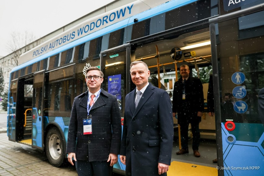 Wodorowy autobus atrakcją Kongresu 590. Goście poznali pojazd produkowany w Sanoku [ZDJĘCIA, WIDEO]