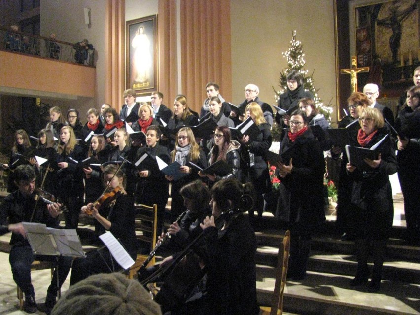 Koncert kolęd w kościele pw. Św. Królowej Jadwigi.