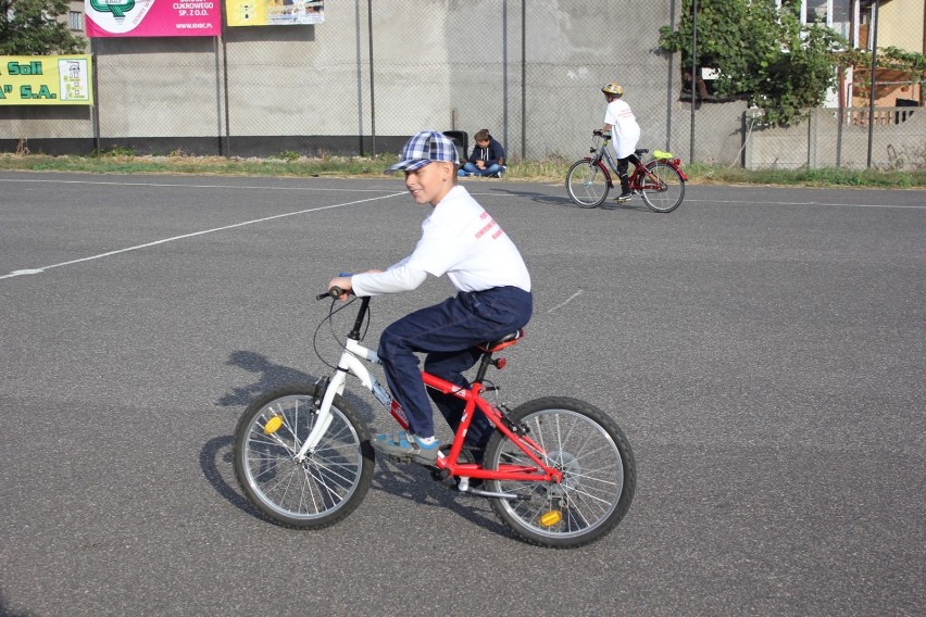 Pokaz rowerowej musztry paradnej w Kłodawie