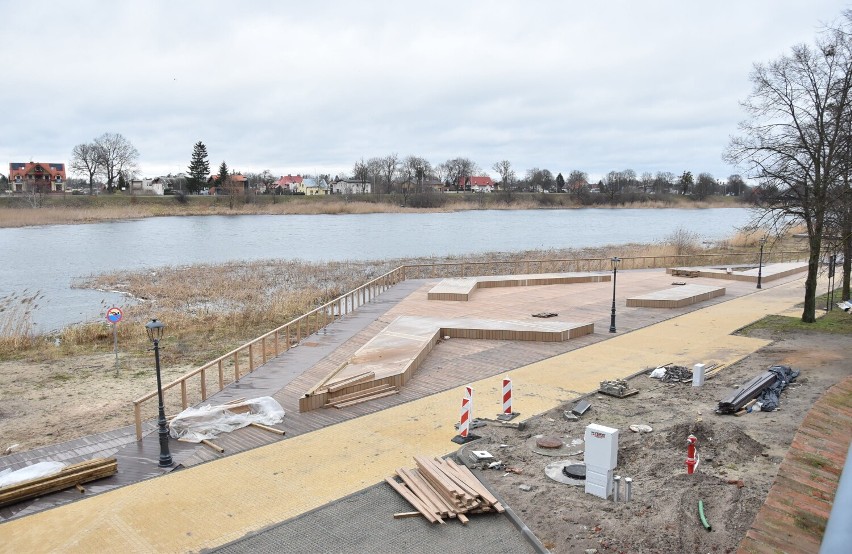 Malbork. Przebudowa bulwaru nad Nogatem. Promenada w trakcie metamorfozy i pod opieką firmy ochroniarskiej  