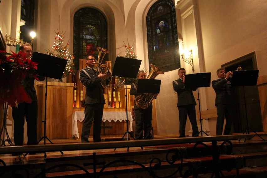 Koncert kolęd w kościele garnizonowym w Gnieźnie.