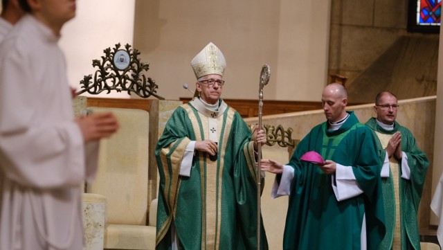 Msza za górników w katedrze w Katowicach. Abp Wiktor Skworc: Pamiętajcie, że nigdy nie jesteście sami!

Zobacz kolejne zdjęcia. Przesuwaj zdjęcia w prawo - naciśnij strzałkę lub przycisk NASTĘPNE