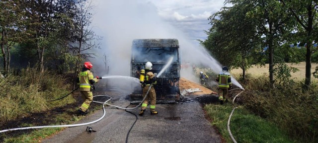 Pierwszy pożar dotyczący naczepy pełnej sprzętu i artykułów gospodarstwa domowego doszło w miejscowości Kaczorów.