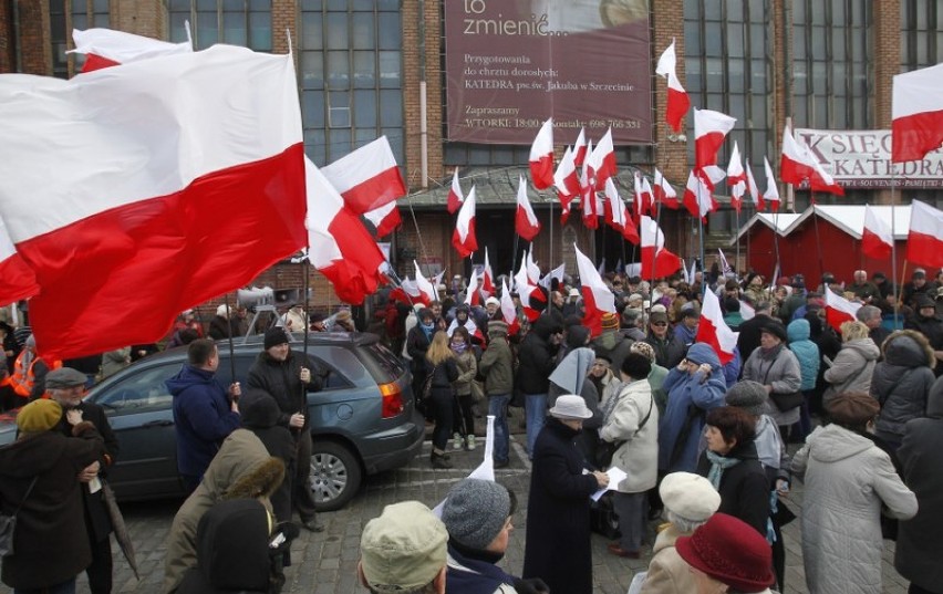 Ulicami Szczecina przeszedł marsz w obronie telewizji Trwam....
