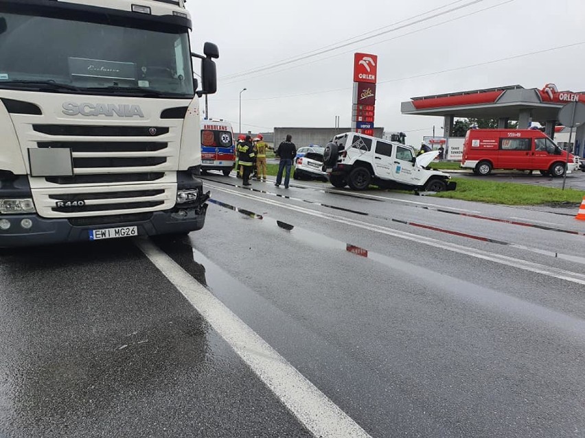 Wypadek na krajowej 74 w Radominie. Ranne cztery osoby, w tym dziecko[FOTO]
