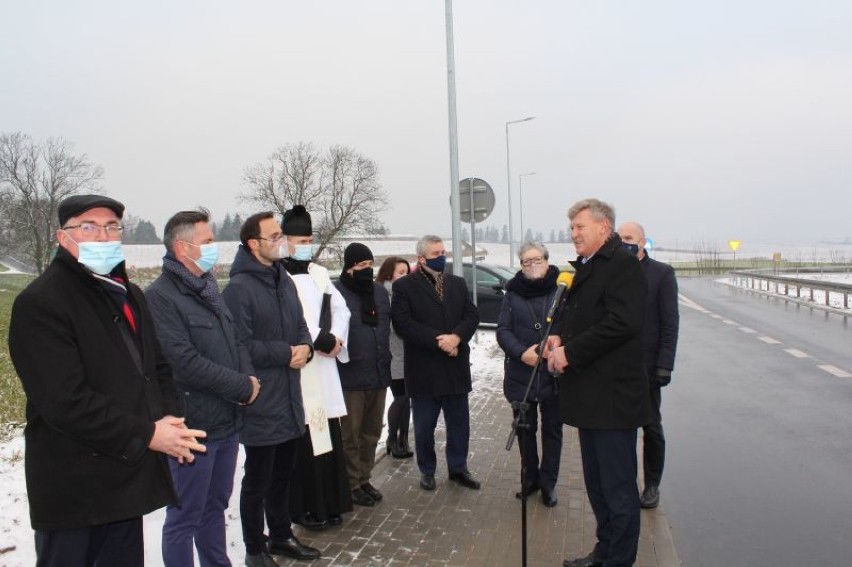 Droga w Głowińsku koło Rypina oficjalnie otwarta. Jan Krzysztof Ardanowski przeciął wstęgę [zobacz zdjęcia]