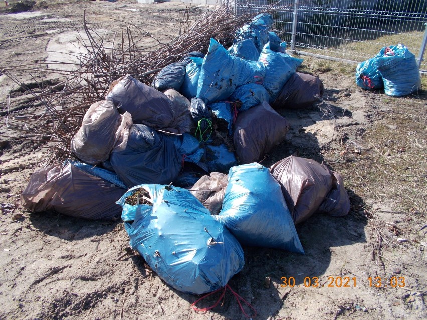 Śmieci pod płotem PSZOK-u. Sprawcy zostali namierzeni przez policję