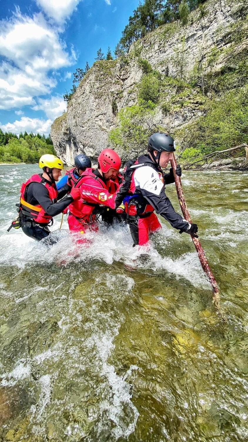 Pieniny. Ratownicy GOPR trenowali jak ratować w rwących rzekach górskich