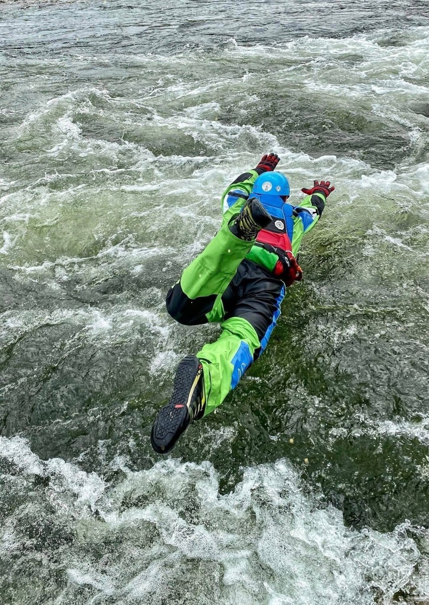 Pieniny. Ratownicy GOPR trenowali jak ratować w rwących rzekach górskich