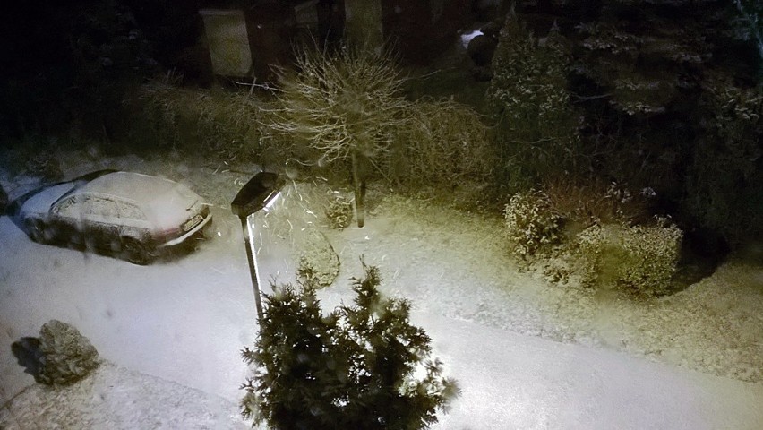 Nocna śnieżyca, wichura i burza nad Łodzią