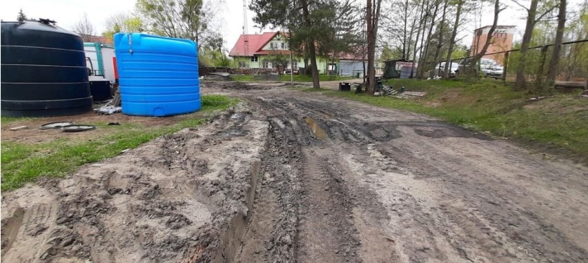 Kto naprawi stadion w Białowieży? Wójt walczy o mienie gminy [ZDJĘCIA]