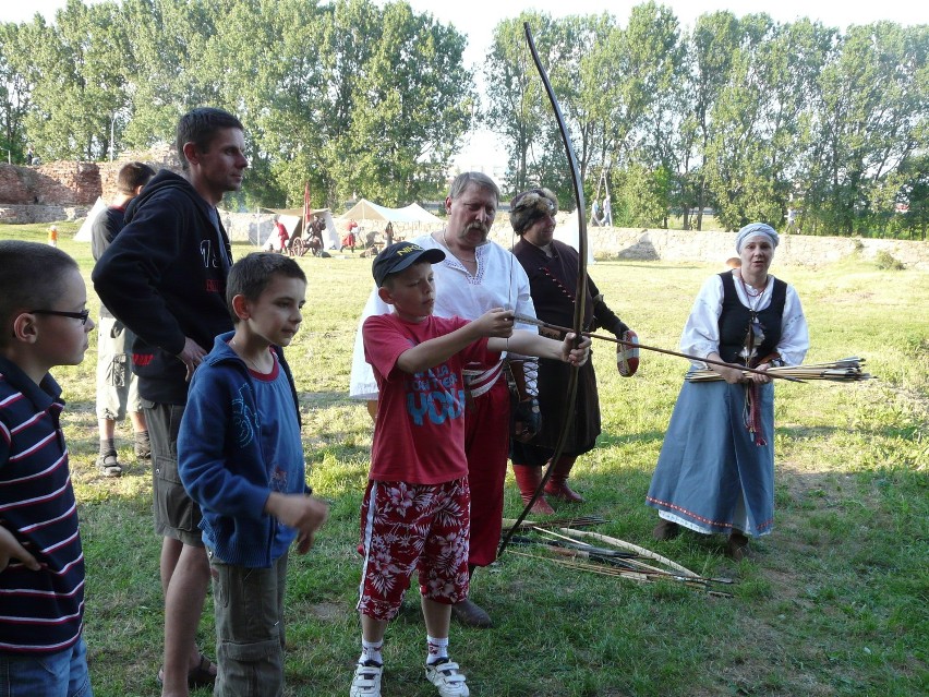 Strzelali z łuku na rawskim zamku