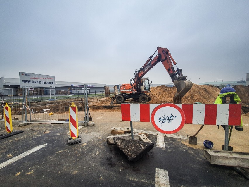 Rozkopana i nieprzejezdna ulica Geodetów w Lesznie