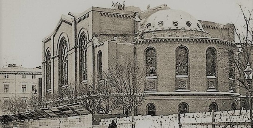 rok 1939 – synagoga. Imponująca bóżnica żydowska przy ul....